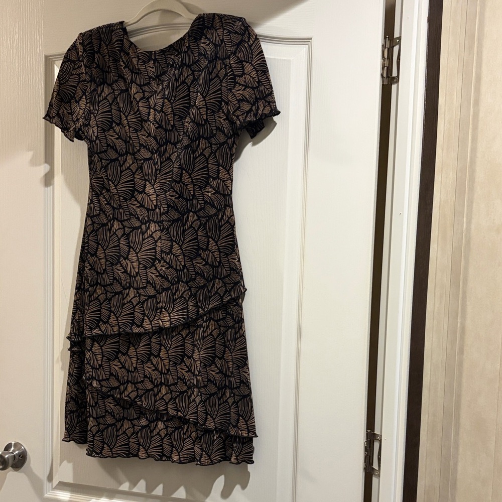 Chic Black and Brown Leaf Pattern Mini Dress